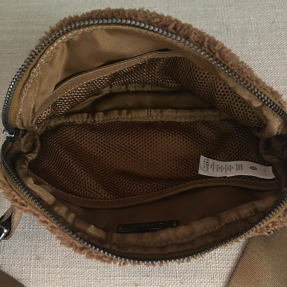 Lululemon like new fleece belt bag burnt caramel - Picture 4 of 4